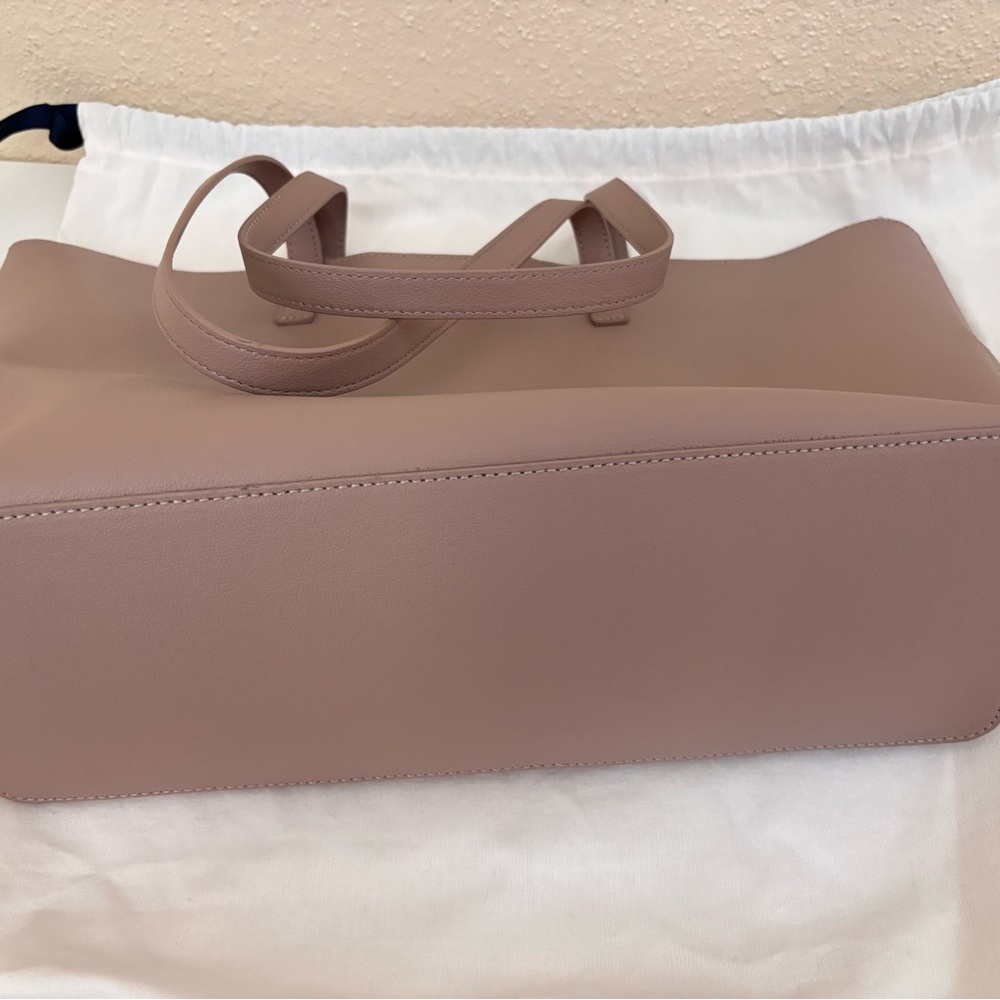 Away Women's Blush Italian Leather Latitude Travel Tote Bag - Picture 12 of 12